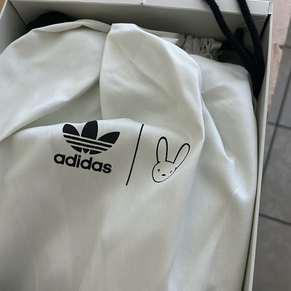 BADBUNNY X Adidas colab - Picture 3 of 6